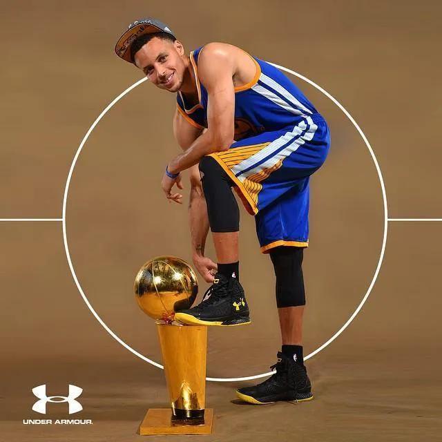 库里巅峰对决，Rookie与80激战快船分钟，比分优势明显胜负难料！的简单介绍